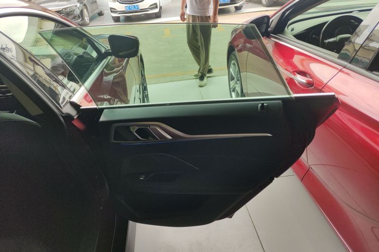 宝马i4 2023款 eDrive35中控内饰7006