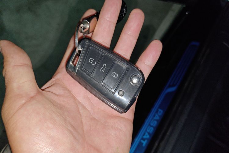 大众 帕萨特 2025款 出众款 330TSI 星空精英版中控内饰11