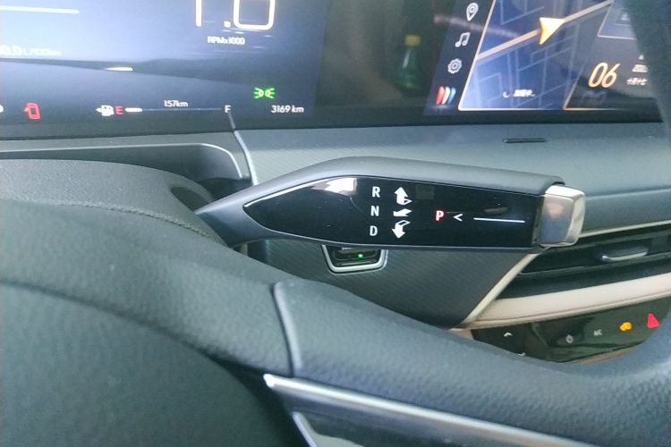 别克GL8 2025款 陆上公务舱 先享版中控内饰18