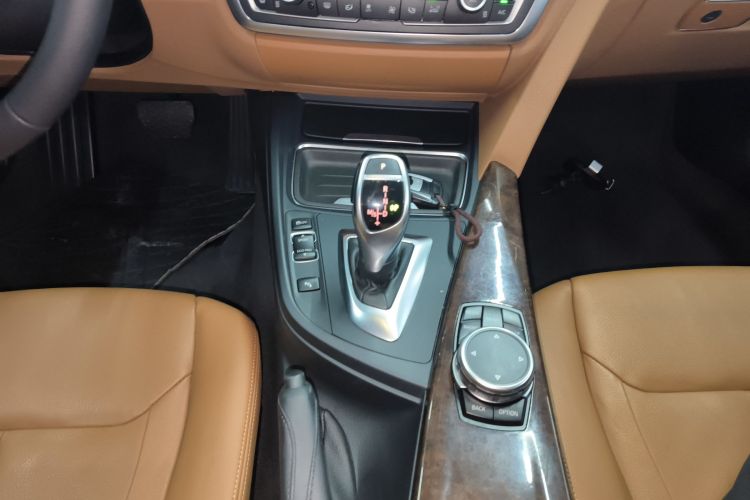 宝马3系 2015款 320Li 豪华设计套装中控内饰18