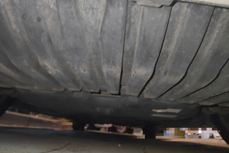 奔驰C级 2018款 C 200 L 运动版局部细节9008