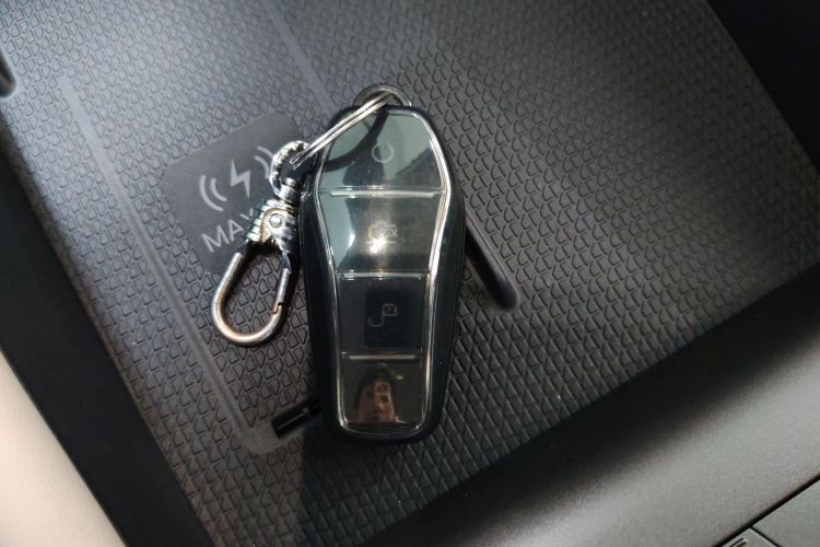 比亚迪 元UP 2025款 智驾版 401KM 领先型中控内饰7001