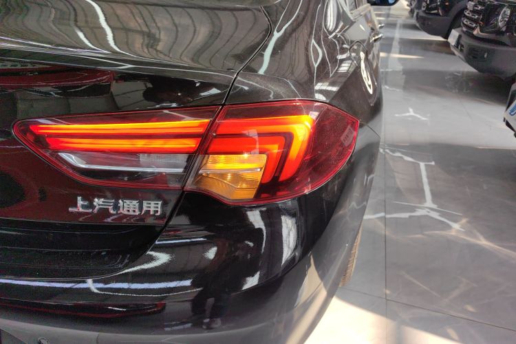 别克 君威 2017款 20T 豪华型车身外观9