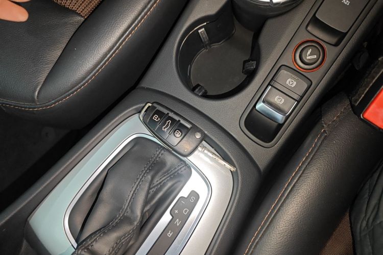 奥迪Q3 2018款 30周年年型 35 TFSI 时尚型中控内饰11