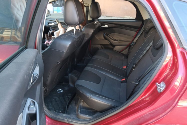 福特 福克斯 2012款 两厢 1.6L 手动舒适型中控内饰21