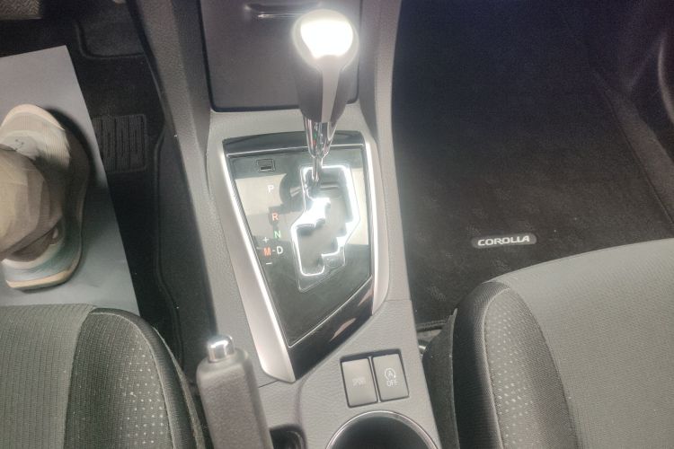 丰田 卡罗拉 2017款 改款 1.2T S-CVT GL中控内饰18