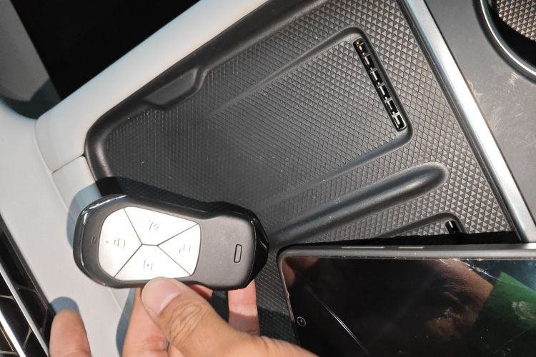 小鹏G6 2023款 580 长续航 Max中控内饰11