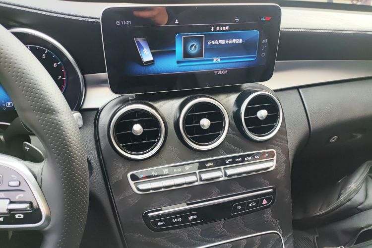奔驰C级 2019款 C 260 L 运动版中控内饰16