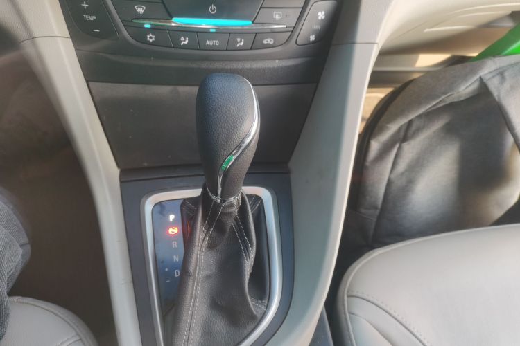 别克 英朗 2015款 15N 自动豪华型中控内饰18