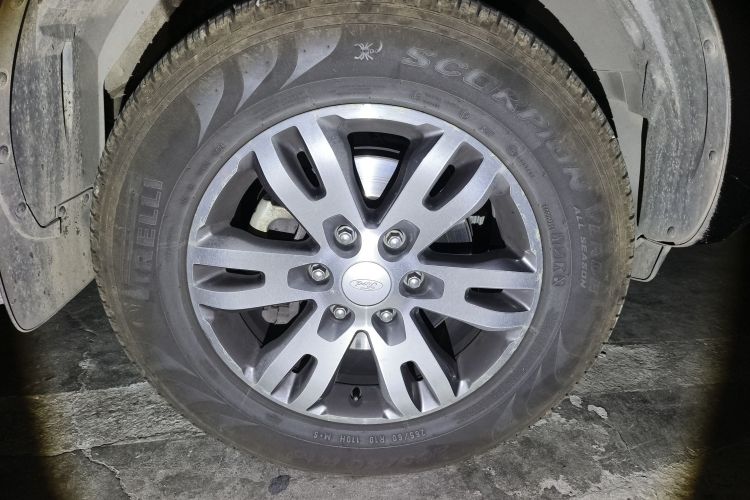 福特 撼路者 2017款 2.0T 汽油自动四驱豪华版 5座车身外观10