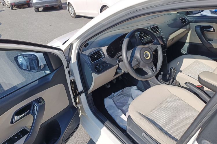 大众 Polo 2013款 1.6L 手动舒适版中控内饰20