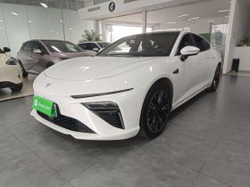 哪吒汽车 哪吒S 2022款 增程版 1160km 后驱小版