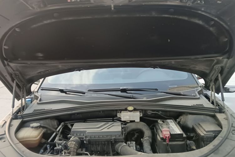 比亚迪 宋PLUS 2020款 1.5T 自动旗舰型机舱底盘24