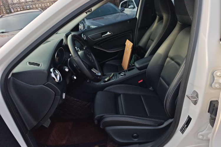 奔驰GLA 2018款 GLA 200 时尚型局部细节19