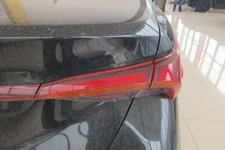 丰田 亚洲龙 2023款 双擎 2.5L 豪华版车身外观9