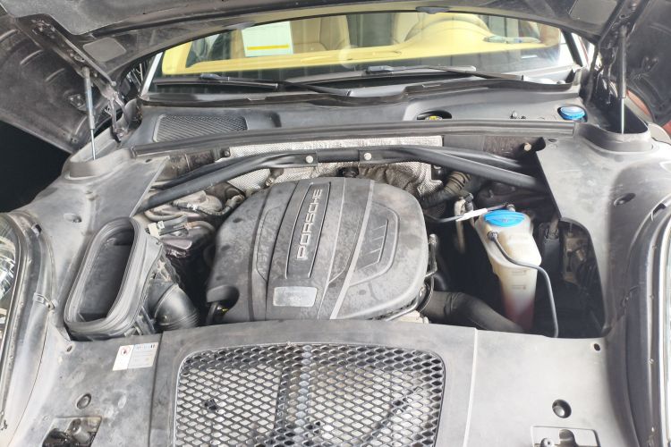 保时捷 2014款 Macan 2.0T机舱底盘24