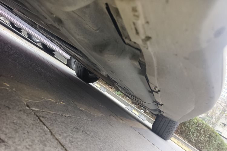 奔驰GLE 2020款 改款 GLE 350 4MATIC 时尚型局部细节9004