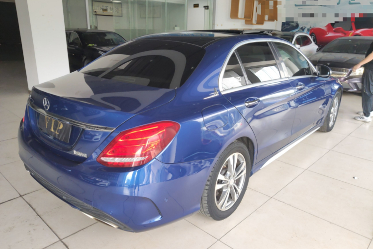 奔驰C级 2015款 改款 C 200 L 运动型车身外观7