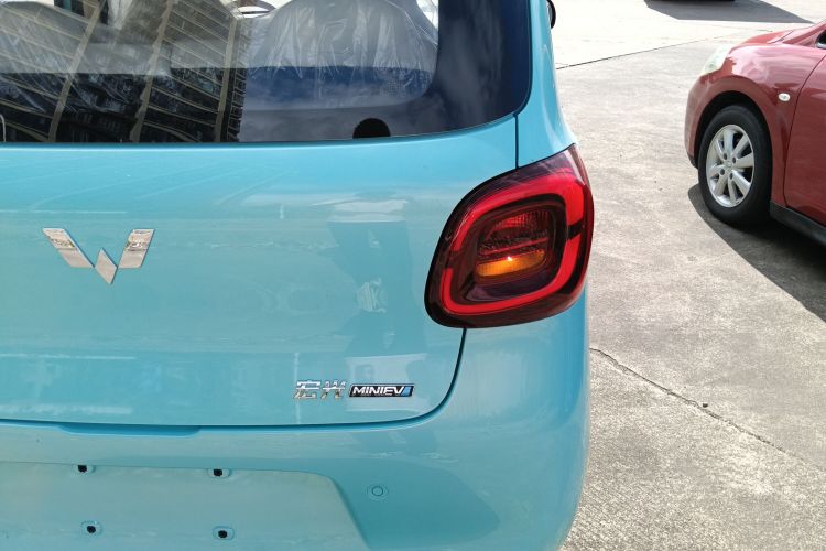 五菱汽车 宏光MINIEV 2025款 四门版 臻享款车身外观9