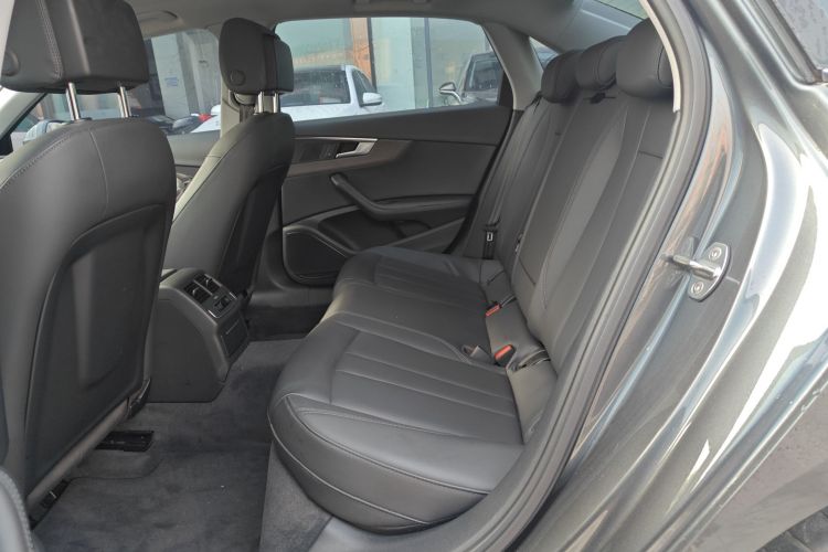 奥迪A4L 2022款 40 TFSI 时尚致雅型中控内饰21