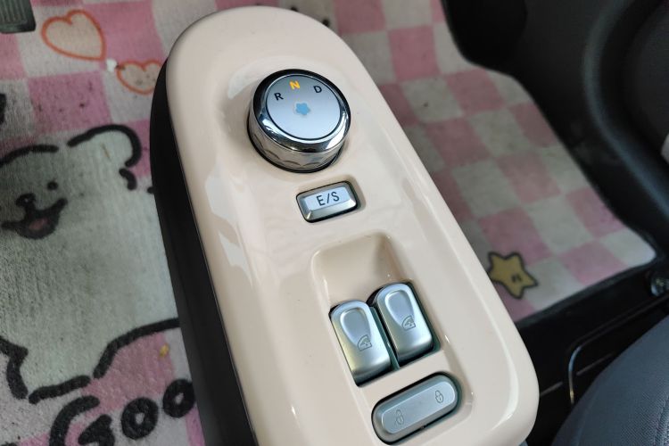 长安启源 长安Lumin 2023款 301km 蜜沁款中控内饰18