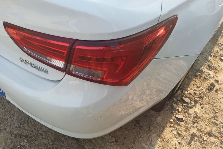 别克 威朗 2018款 三厢 15S 自动领先型车身外观9