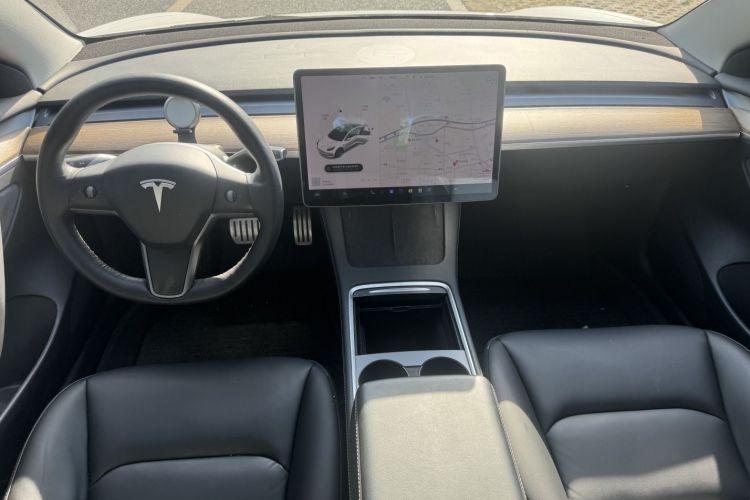 特斯拉 Model 3 2021款 Performance高性能全轮驱动版中控内饰7002