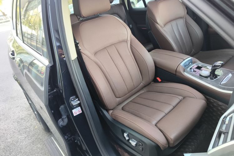 宝马X5(进口) 2021款 xDrive40i 尊享型 M运动套装局部细节41