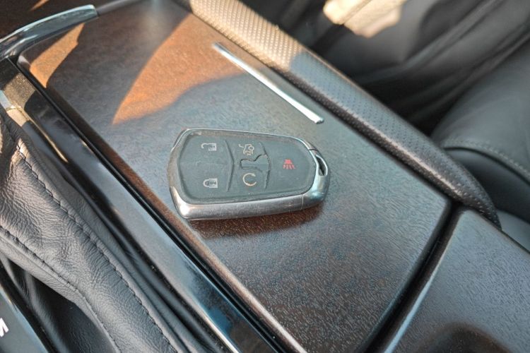 凯迪拉克XTS 2018款 28T 精英型中控内饰11