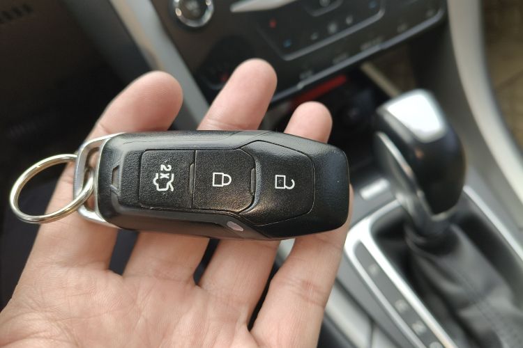 福特 蒙迪欧 2013款 2.0L GTDi200豪华型中控内饰11