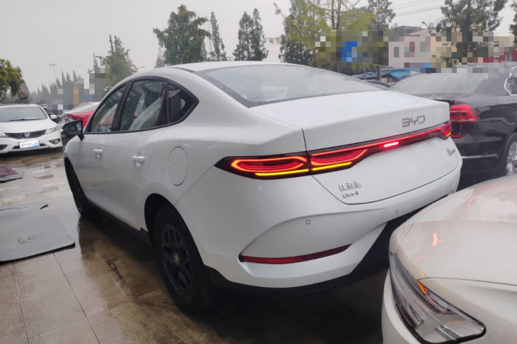 比亚迪 秦PLUS 2025款 DM-i 智驾版 55KM领先型车身外观4