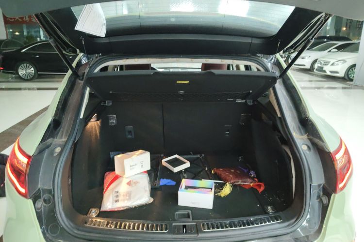 众泰SR9 2017款 2.0T 手动极致之光版机舱底盘23