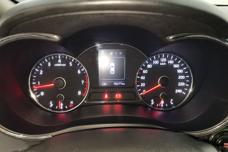 起亚K3 2017款  1.6L 自动15周年特别版GLS中控内饰14