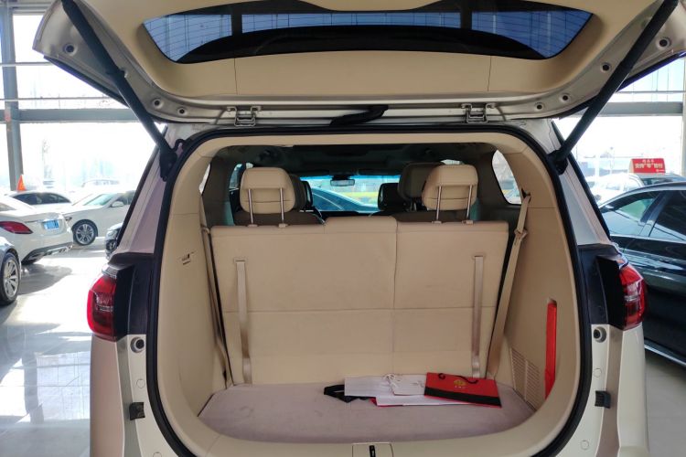 别克GL8 2022款 ES陆尊 653T 尊享型机舱底盘23