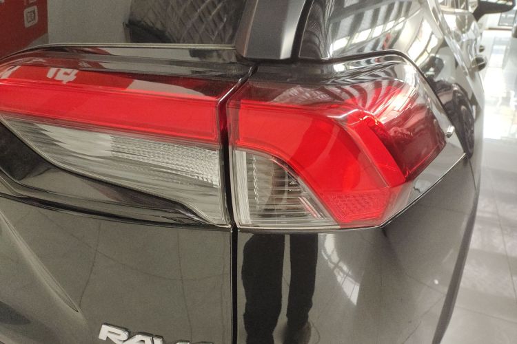 丰田 RAV4荣放 2023款 2.0L CVT两驱风尚Plus版车身外观9