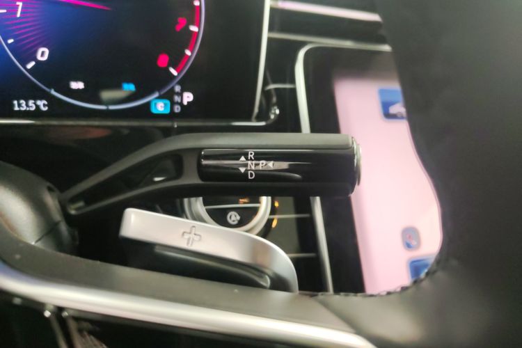 奔驰E级 2025款 改款 E 260 L中控内饰18