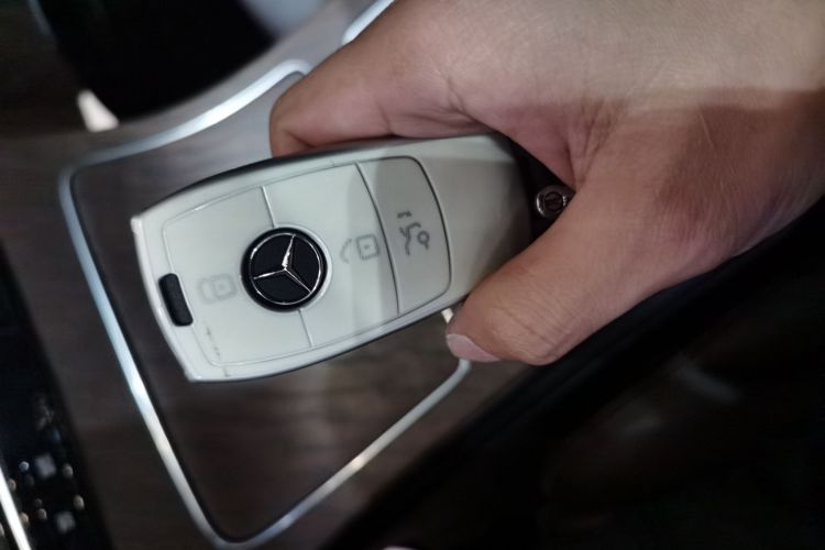 奔驰GLC 2022款 GLC 300 L 4MATIC 动感型中控内饰7001