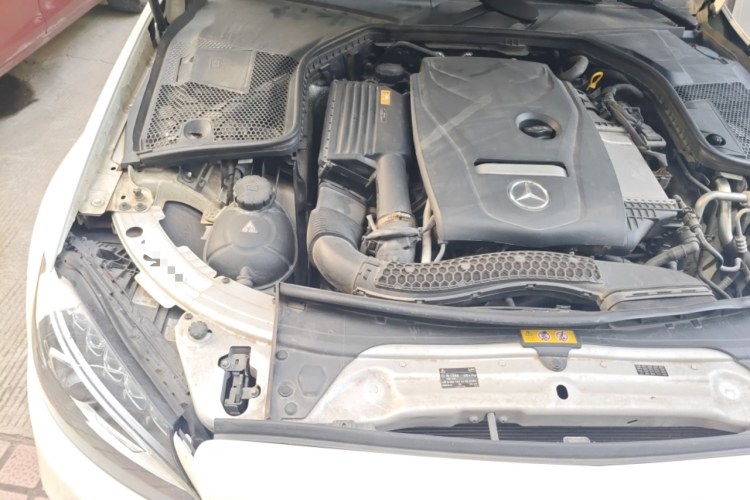 奔驰C级 2016款 C 200 运动版局部细节9006