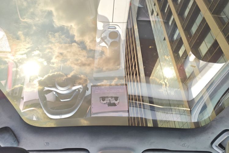 极氪001 2025款 WE版 95kWh 四驱中控内饰22