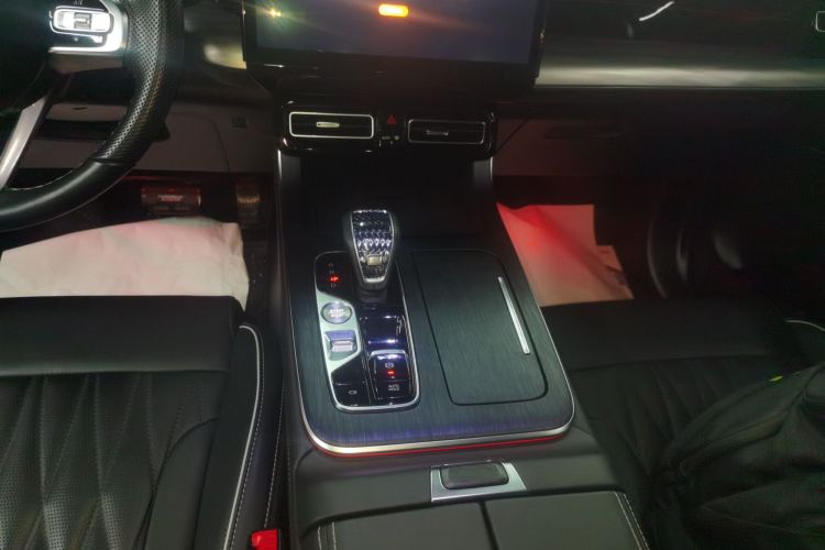 广汽传祺 传祺GS8 2022款 领航系列 2.0TGDI 两驱豪华智联版（七座）中控内饰18