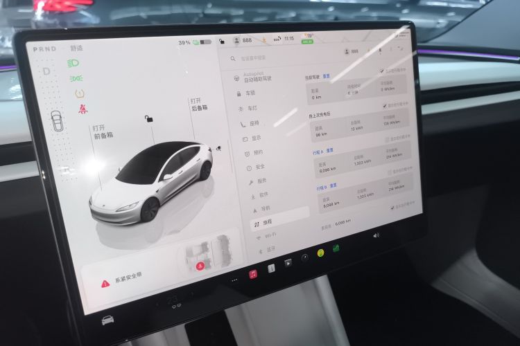 特斯拉 Model 3 2023款 后轮驱动版中控内饰14