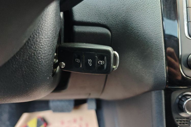 大众 Polo 2013款 1.6L 自动豪华版中控内饰11