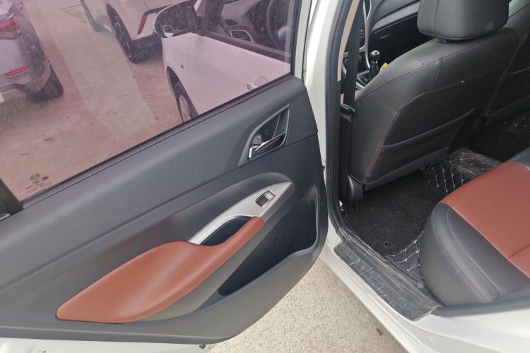 比亚迪F3 2015款 节能版 1.5L 手动舒适型中控内饰49