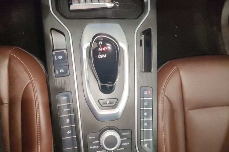 魏牌 VV6 2021款 2.0T 两驱智护+中控内饰18