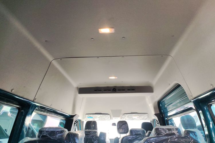 江铃福顺 2025款 2.0T 8AT柴油中轴中高顶商运型多功能乘用车7座局部细节22