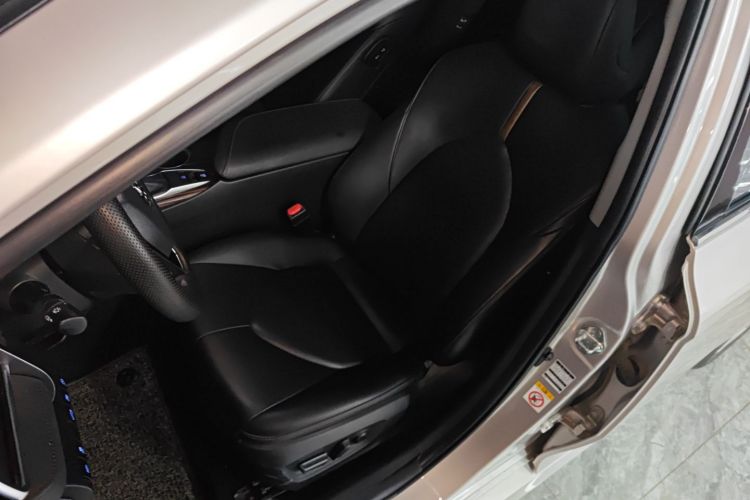 丰田 凯美瑞 2018款 2.0G 豪华版中控内饰19