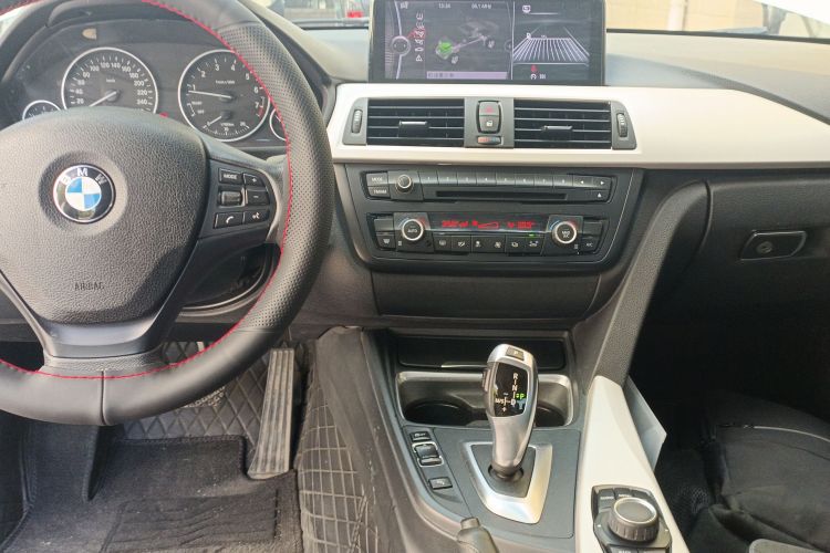 宝马3系 2014款 320Li 时尚型中控内饰16