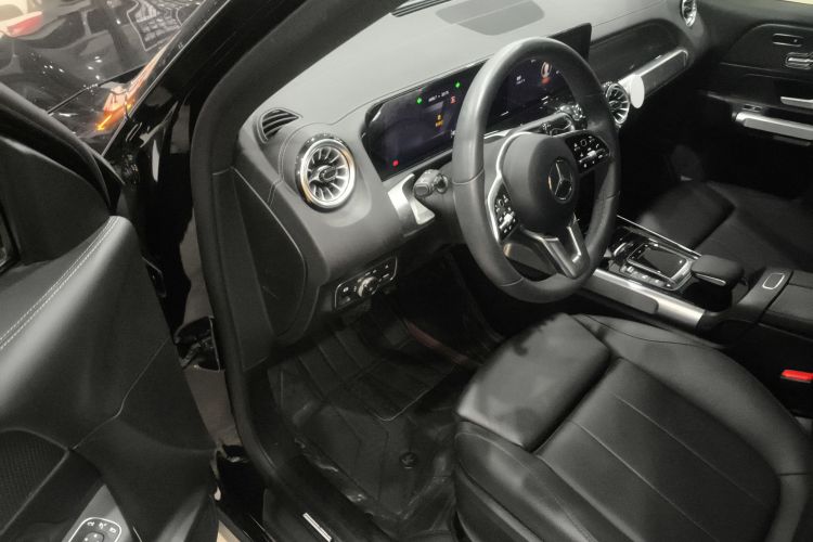 奔驰EQB 2022款 EQB 260中控内饰20