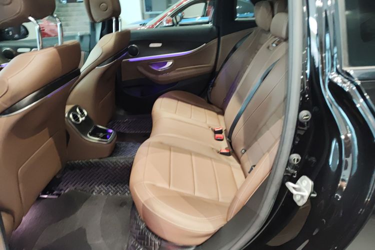 奔驰E级 2023款 E 300 L 运动时尚型中控内饰21