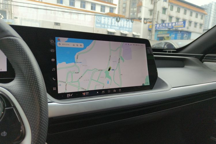 小鹏P7 2021款 670E鹏翼版中控内饰16